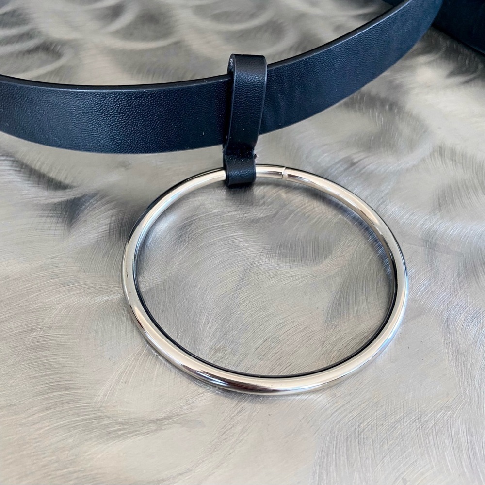 Black O-Ring Belt with Silver Ring - Picture 3 of 8